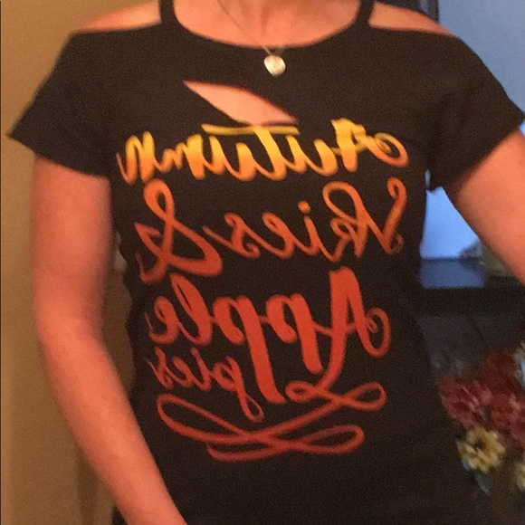 🌹Just In🌹Autumn Skies Apple Pies Top🌹 - Picture 2 of 2